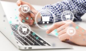 persona buscando proveedor ecommerce